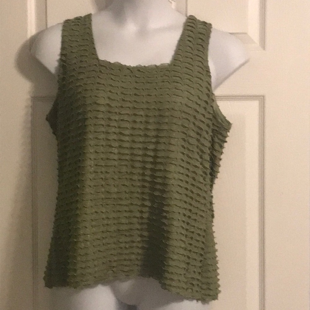 Sleeveless ruffled blouse